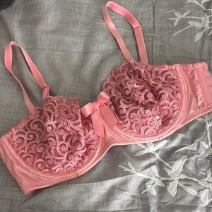 Victoria's Secret Pink Lace Underwire Bra with Bow Detail